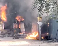 Noida Fire News: नोएडा के रायपुर में 5 अस्थायी दुकानों में लगी आग, एक की मौत
