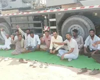 Tibbi 34 RD Bridge: टिब्बी का 34 आरडी पुल चार माह से अधूरा, डबली कलां के ग्रामीणों ने शुरू किया धरना 