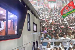 मुलायम का आशीष लेकर अखिलेश का विकास रथ रवाना