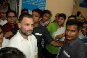 राहुल पहुँचे नोट बदलवाने, परेशान हुये आम लोग