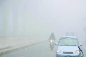 कोहरे ने थामी वाहनों की रफ्तार