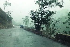 कंडी क्षेत्र में हलकी बारिश, ठिठुरन बढ़ी