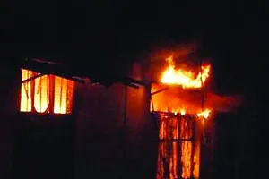 हौजरी फैक्ट्री में आग, लाखों का माल जलकर राख