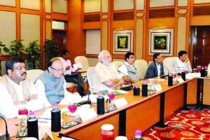 अब नकद नहीं मिलेगा वेतन