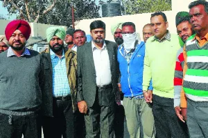 होमगार्ड 13 हजार रिश्वत लेते गिरफ्तार