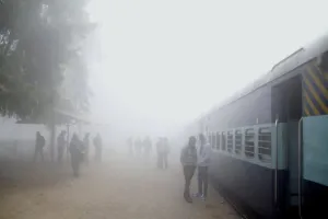 धुंध ने रेलवे का शेड्यूल बिगाड़ा