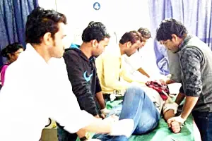 कार-ट्रक भिड़ंत: दो की मौत
