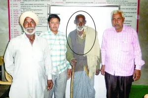 बुजुर्ग व्यक्ति की सार-सभांल में जुटी साध-संगत