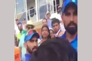 पाकिस्तानी फैन की बदतमीजी पर भड़के मोहम्मद शमी
