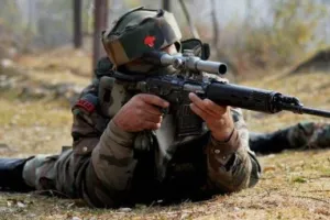 कश्मीर में मुठभेड़ के दौरान दो नागरिकों की मौत, एक आतंकी ढेर