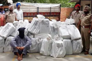 पुलिस ने नाकाबंदी कर पकड़ी शराब की खेप