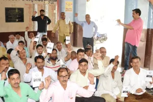 परिवहन नीति के खिलाफ उतरे रोड़वेज कर्मी