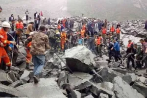 चीन में भूस्खलन, 140 लोगों के दबने की आशंका