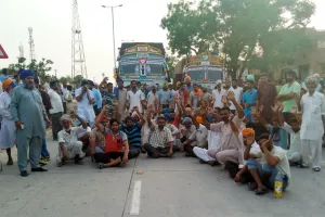 किसानों ने किया हाईवे जाम