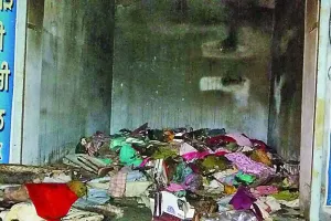 कपड़े की दुकान में लगी आग, लाखों का नुकसान