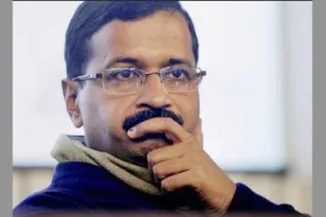 सीबीआई के डर से भाग रहे अधिकारी