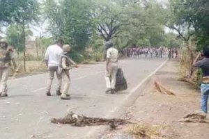 किसान आंदोलन: इंदौर हाईवे पर हिंसा, जलाईं गाड़ियां
