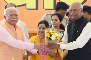 विधायकों-सांसदों से वोट की अपील करने पंचकूला पहुंचे कोविंद