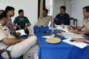 हाइवे पर लूटपाट , आंखों में मिर्च डाल लूटे तीन करोड़
