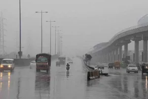 दिल्ली में मौसम हुआ सुहाना