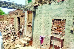 छत गिरने से 4 की मौत, चार घायल