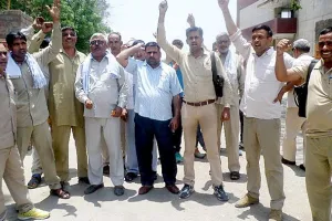 रोड़वेज कर्मियों ने किया चक्काजाम