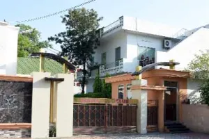 शराबबंदी की उम्मीदें खत्म, अब हाईवे पर चलेंगे मयखाने