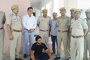 इनामी बदमाश चढ़ा पुलिस के हत्थे