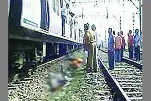 ट्रेन की चपेट में आया युवक