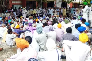 उपायुक्त कार्यालय समक्ष गरजे ट्रक आॅपरेटर