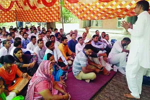 बिजली कर्मियों ने किया प्रदर्शन