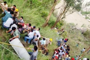 हिमाचल: सतलुज नदी में गिरी बस, 28 की मौत