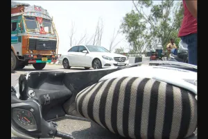 ट्रक की चपेट में आने से महिला की मौत