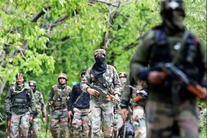 सेना के काफिले पर आतंकी हमला, दो जवान घायल