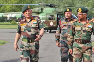 आर्मी चीफ बिपिन रावत ने किया एलओसी का दौरा
