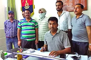 सभा का सचिव रिश्वत लेते काबू