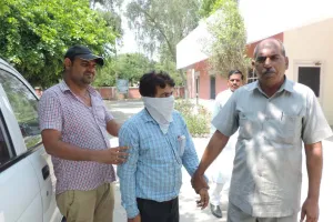 रिश्वत लेते लाईनमैन रंगे हाथों काबू