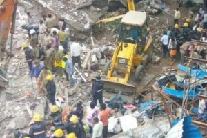 मुंबई में 4 मंजिला इमारत गिरने से 8 की मौत