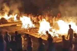 मातम: एक साथ जली पांच भाइयों की चिताएं