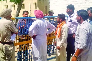 पाकिस्तानी नागरिकों से बातचीत करने पर दो किसान गिरफ्तार