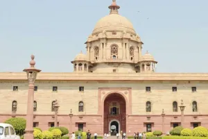 नौकरशाहों का बड़ा फेरबदल: सरकारी विभागों में 35 सचिव