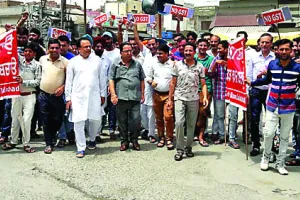 जीएसटी : सड़कों पर उतरे कपड़ा व्यापारी