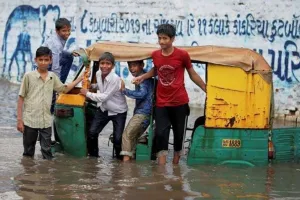 गुजरात में बारिश के बाद आई बाढ़, चार लोगों की मौत