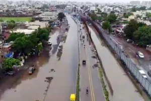 गुजरात के कुछ हिस्सों में भारी बारिश, तीन लोगों की मौत