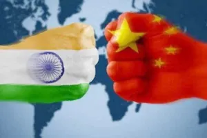 तमाशबीन बना चीन