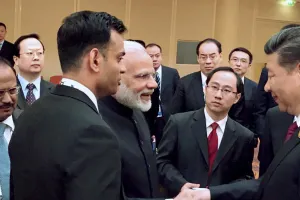 मोदी और जिनपिंग ने मिलाया हाथ