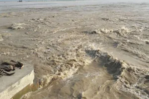 बारिश से जनजीवन अस्तव्यस्त, अब तक 36 की मौत