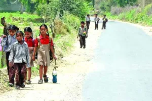 उद्घाटन के इंतजार में स्कूल की नई इमारत