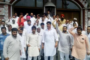 सरपंचों ने सरकार के खिलाफ खोला मोर्चा