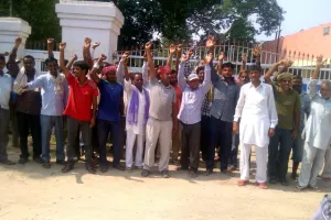 चमक बिखेरने वाली स्पिनिंग मिल में लॉक आऊट